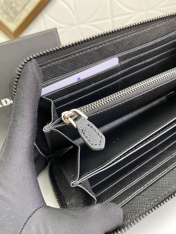 プラダ財布コピー角部分ディテール